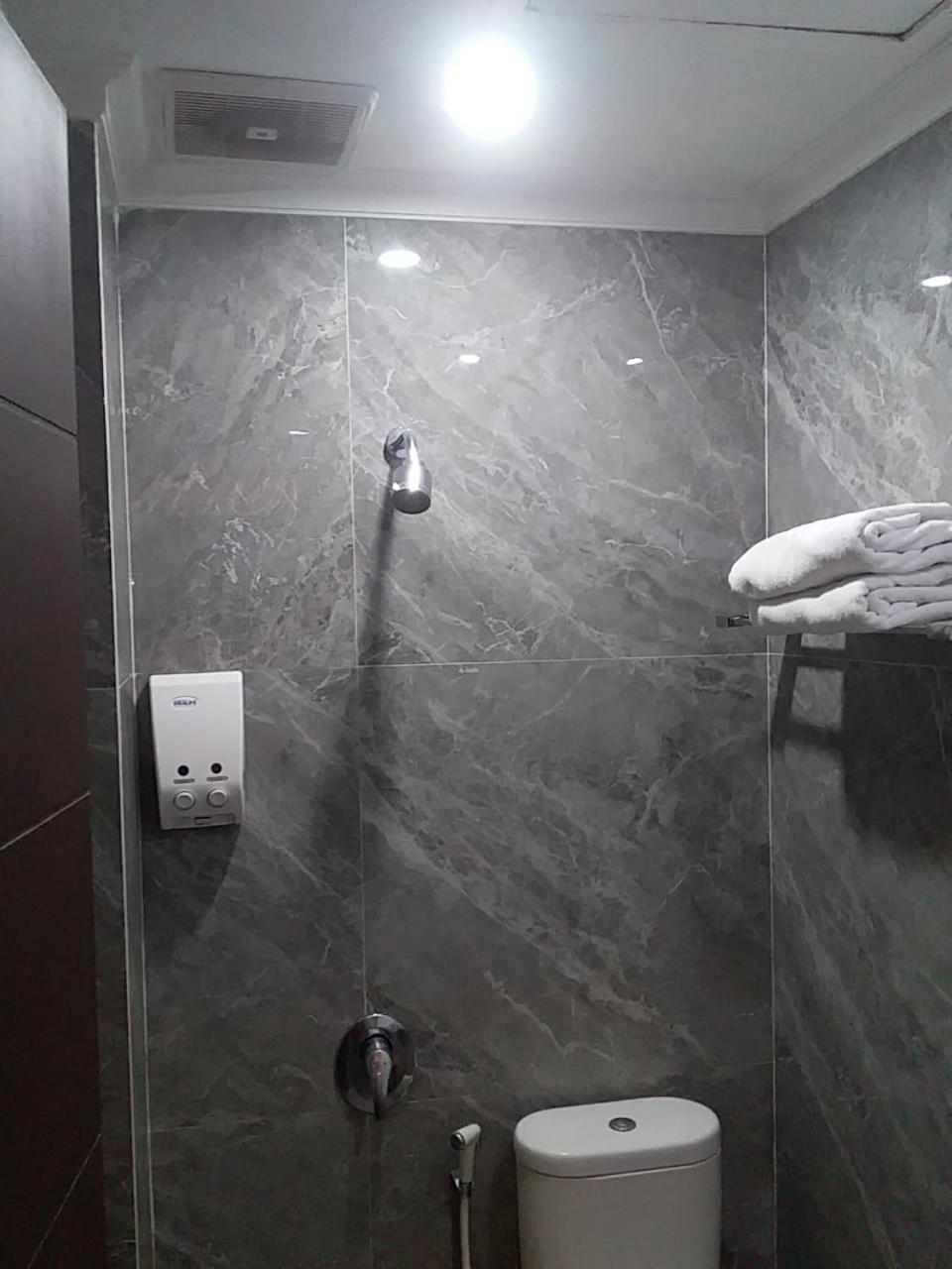 Laxston Hotel Yogyakarta Kültér fotó